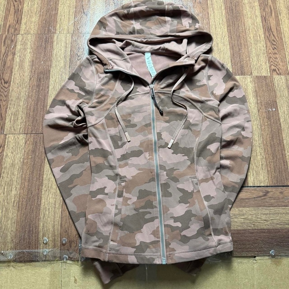 Lululemon Hooded Camo Beige Running Define Jacket Size 4